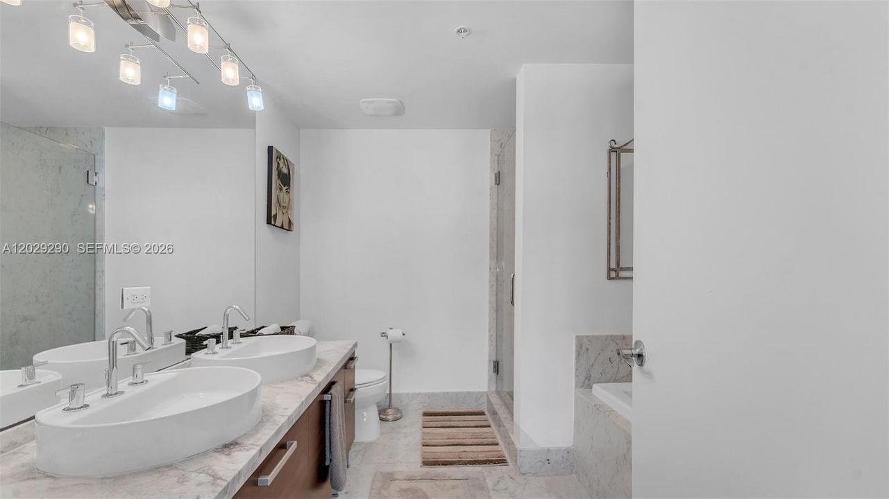 Active With Contract: $540,000 (2 beds, 2 baths, 1203 Square Feet)