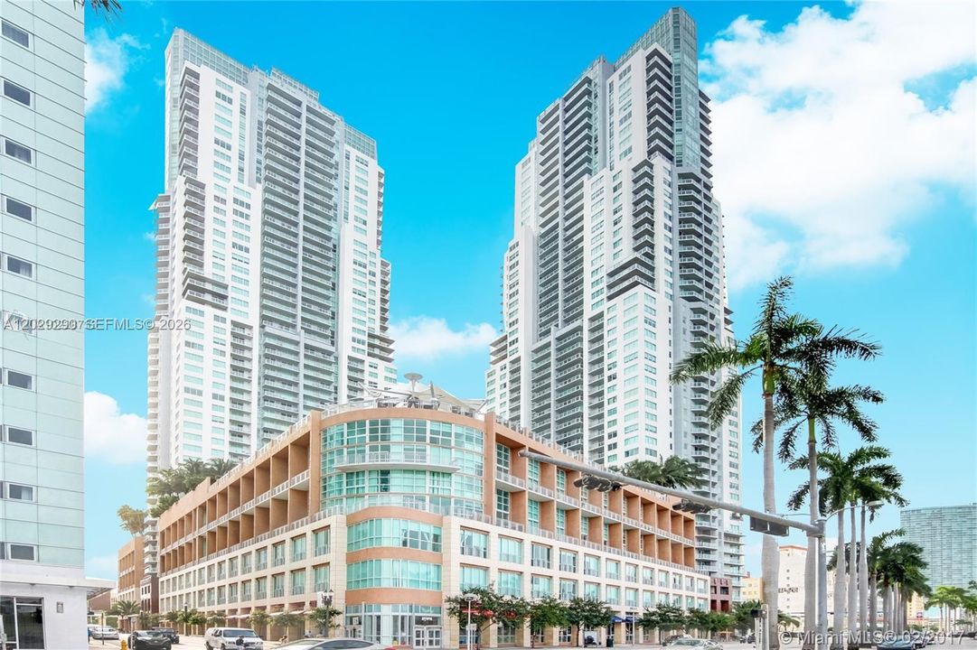 Active With Contract: $540,000 (2 beds, 2 baths, 1203 Square Feet)