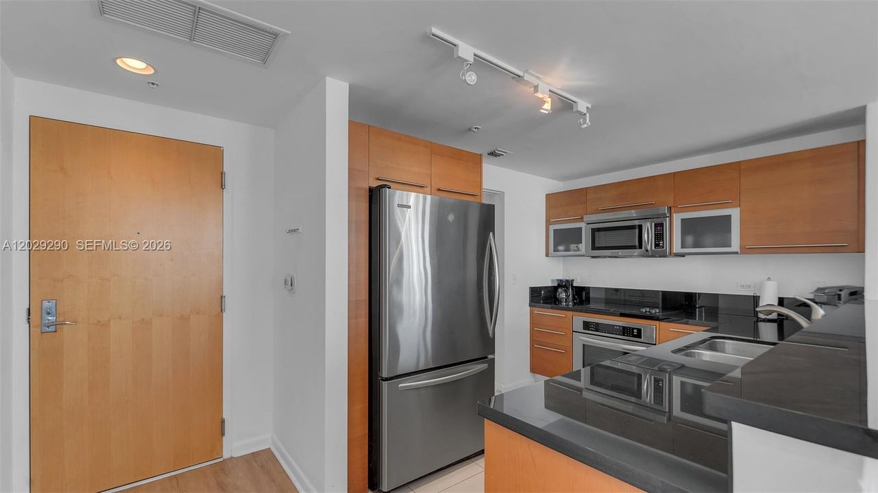 Active With Contract: $540,000 (2 beds, 2 baths, 1203 Square Feet)