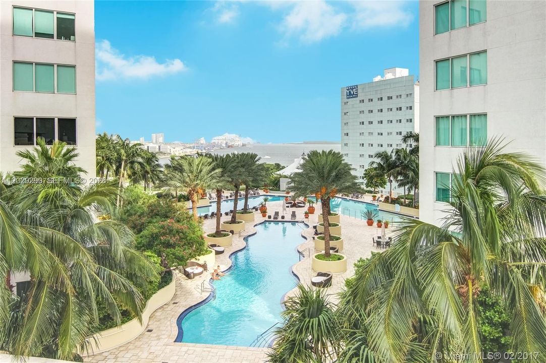 Active With Contract: $540,000 (2 beds, 2 baths, 1203 Square Feet)