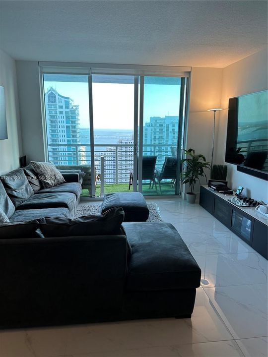 For Sale: $690,000 (2 beds, 2 baths, 1227 Square Feet)