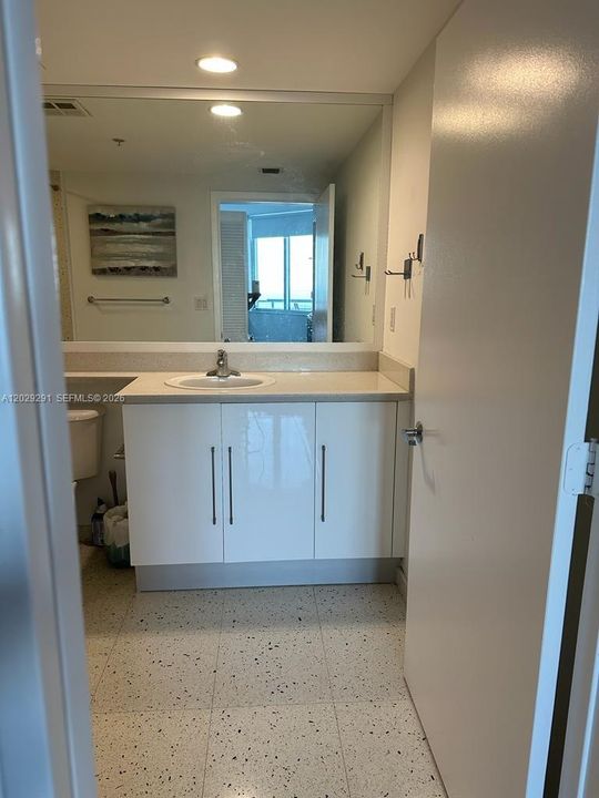 For Sale: $690,000 (2 beds, 2 baths, 1227 Square Feet)