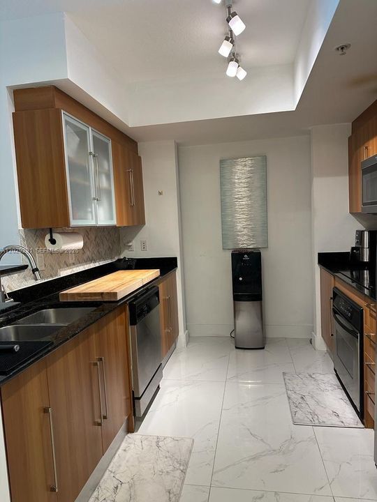 For Sale: $690,000 (2 beds, 2 baths, 1227 Square Feet)
