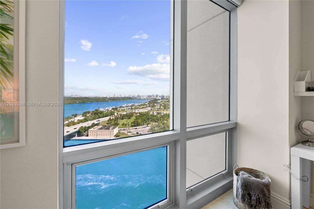 For Sale: $3,950,000 (2 beds, 2 baths, 2009 Square Feet)