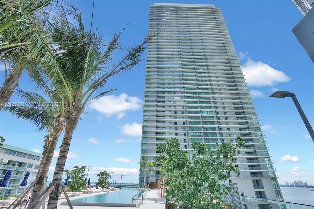 One Paraiso is a 53-story condo built in 2018.