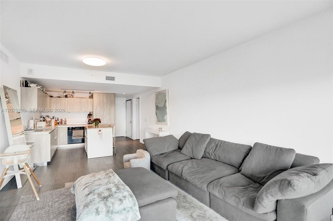 Active With Contract: $1,050,000 (3 beds, 3 baths, 1526 Square Feet)