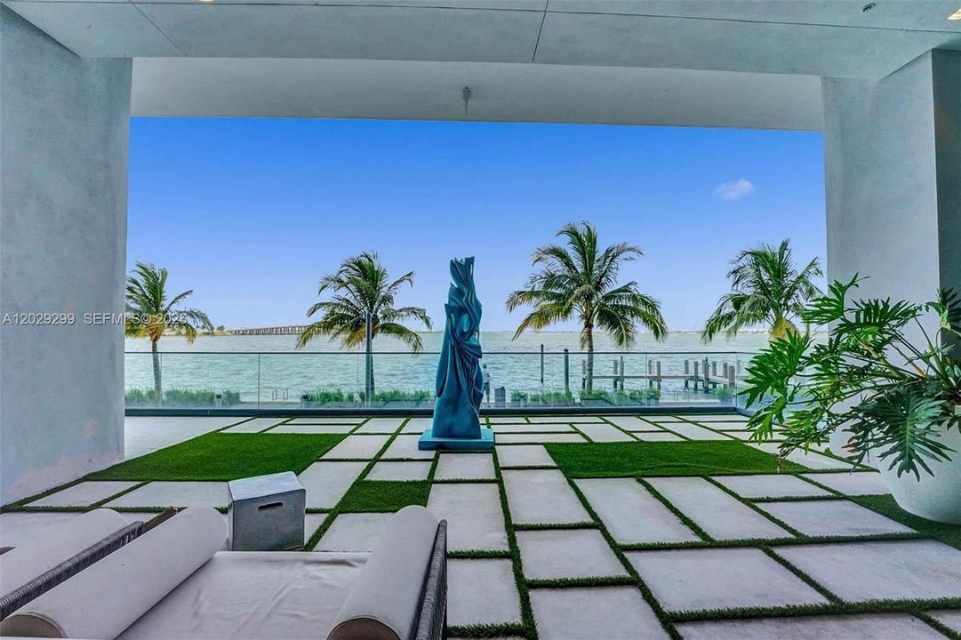 Sitting Area at the Lobby Level