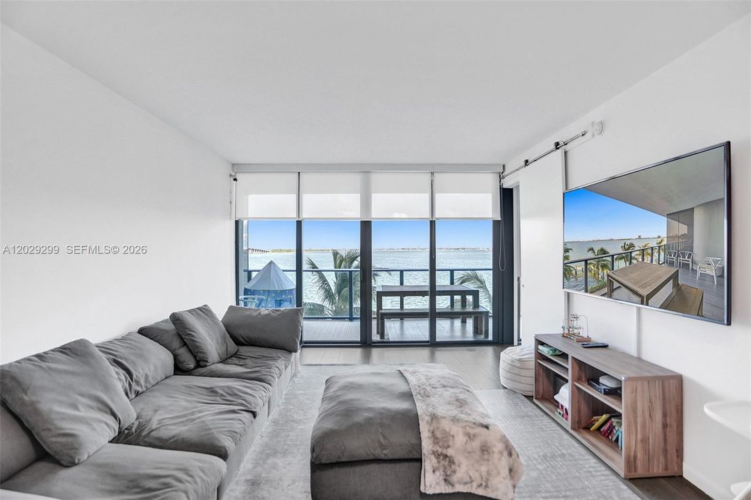 Active With Contract: $1,050,000 (3 beds, 3 baths, 1526 Square Feet)