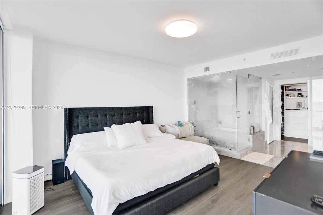 Active With Contract: $1,050,000 (3 beds, 3 baths, 1526 Square Feet)