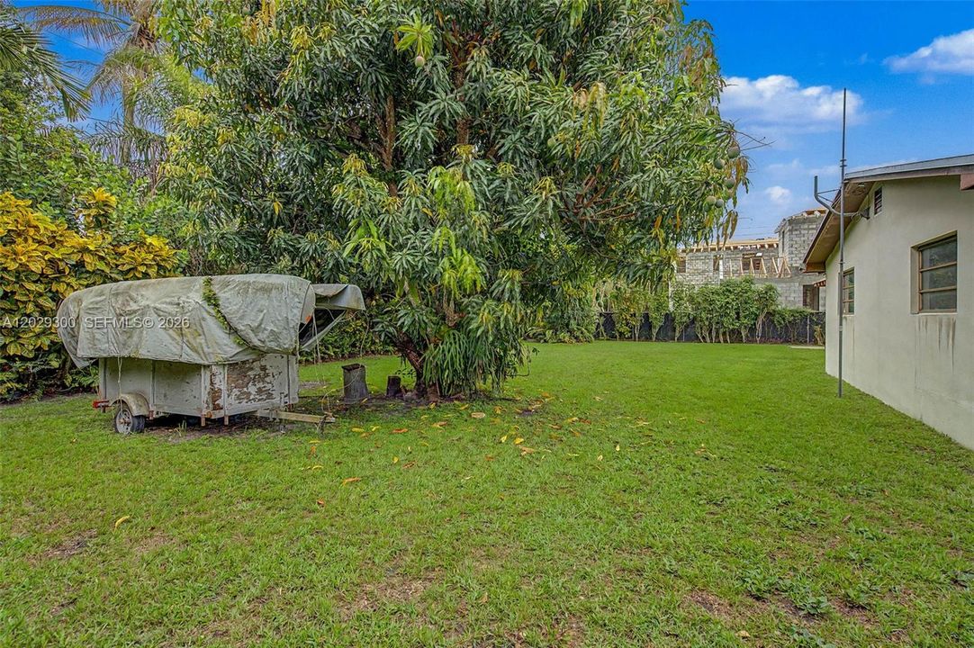 Active With Contract: $1,950,000 (0.29 acres)