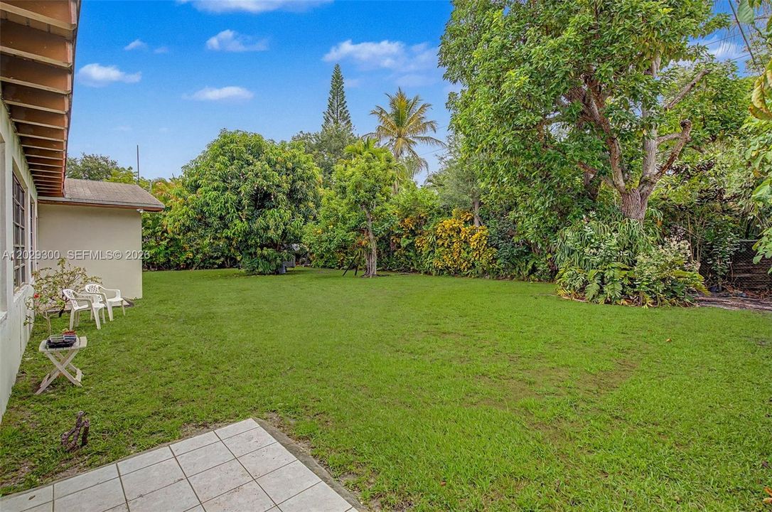 Active With Contract: $1,950,000 (0.29 acres)