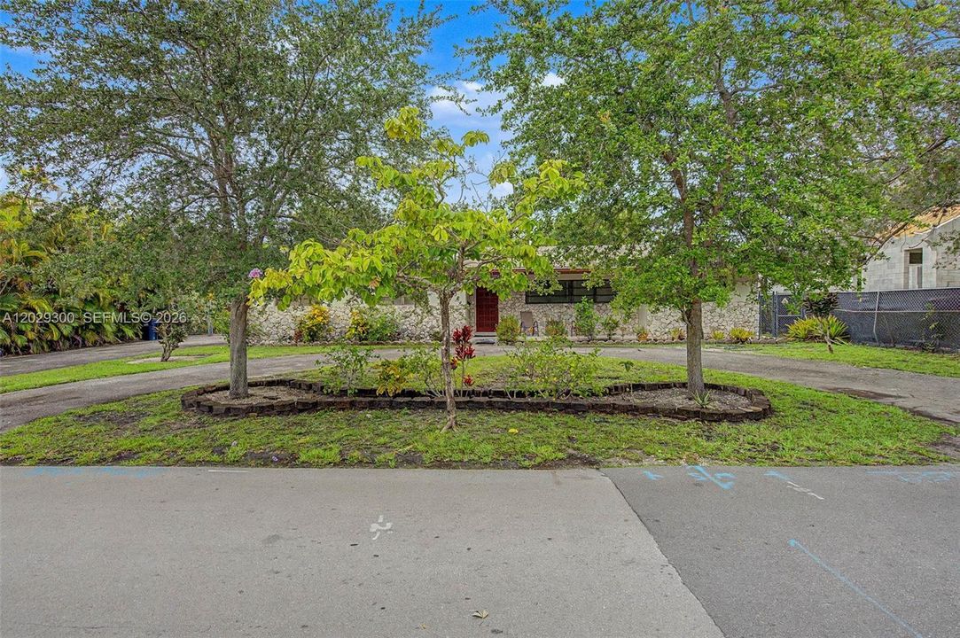Active With Contract: $1,950,000 (0.29 acres)