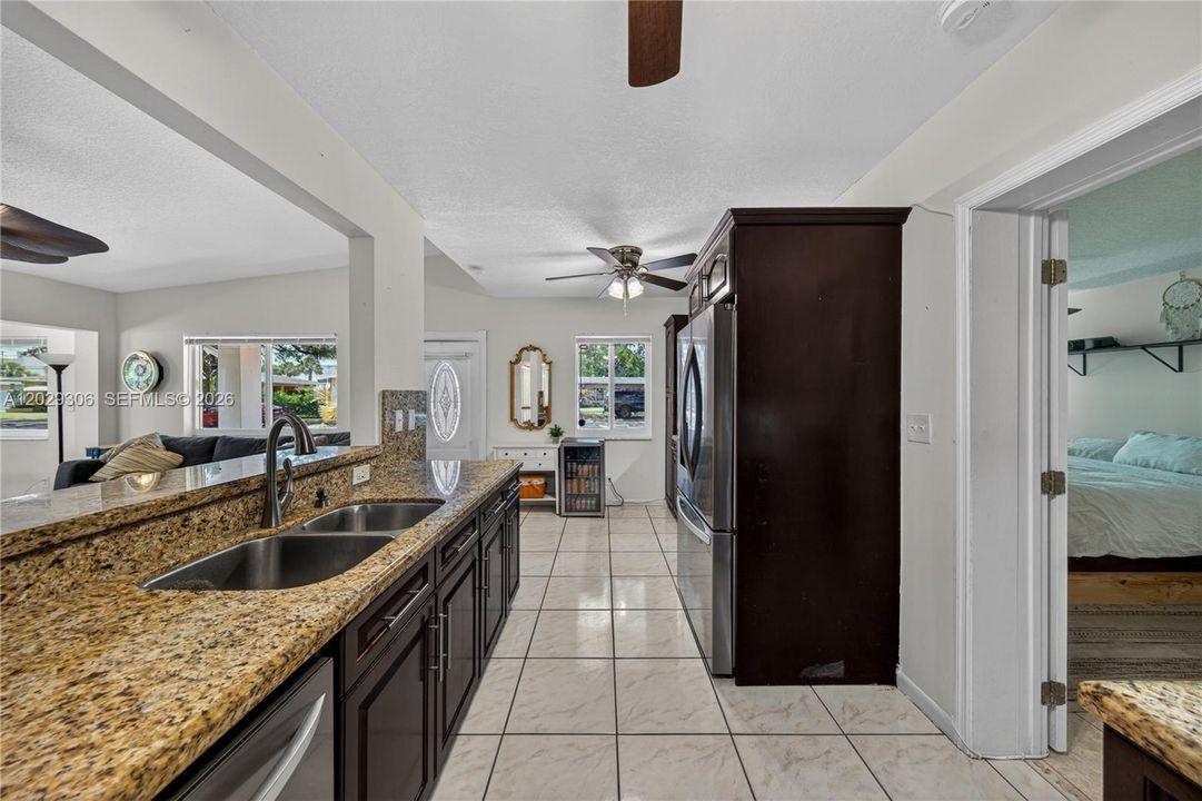 For Rent: $4,200 (3 beds, 3 baths, 1516 Square Feet)