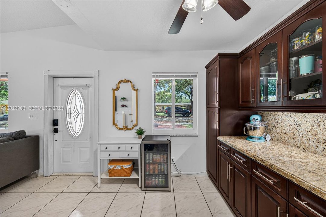 For Rent: $4,200 (3 beds, 3 baths, 1516 Square Feet)