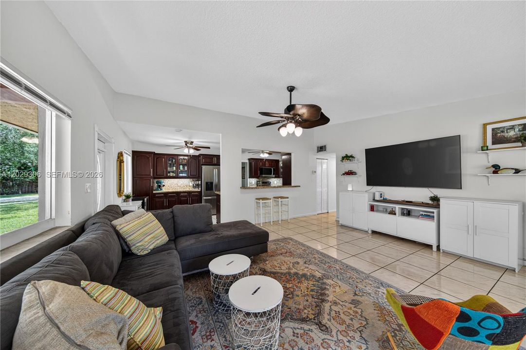 For Rent: $4,200 (3 beds, 3 baths, 1516 Square Feet)