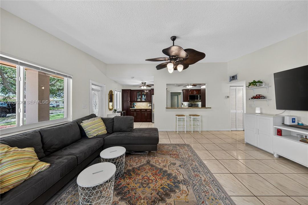 For Rent: $4,200 (3 beds, 3 baths, 1516 Square Feet)