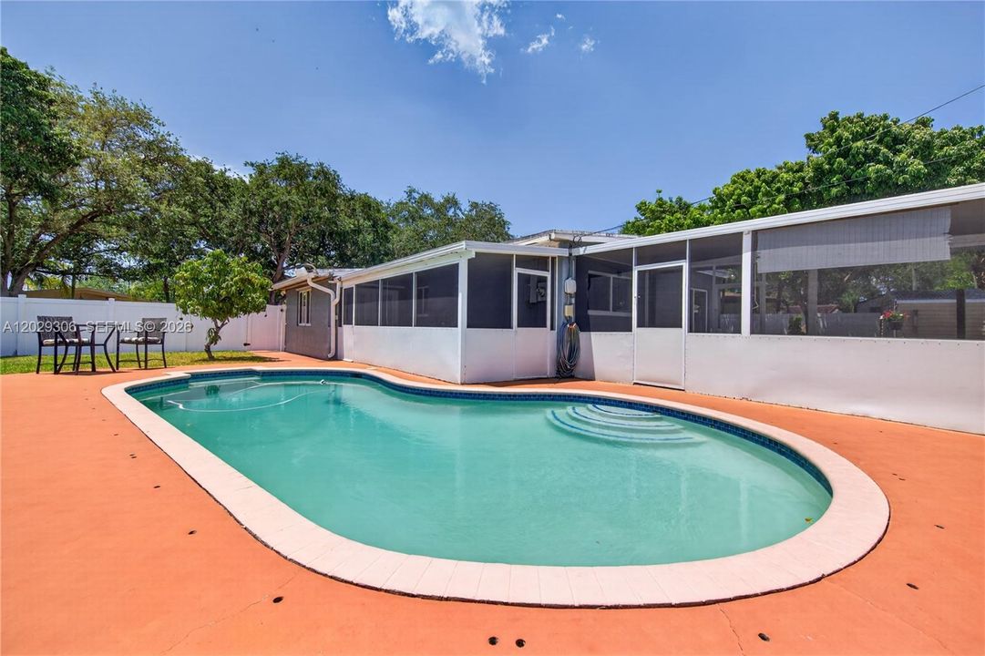 For Rent: $4,200 (3 beds, 3 baths, 1516 Square Feet)