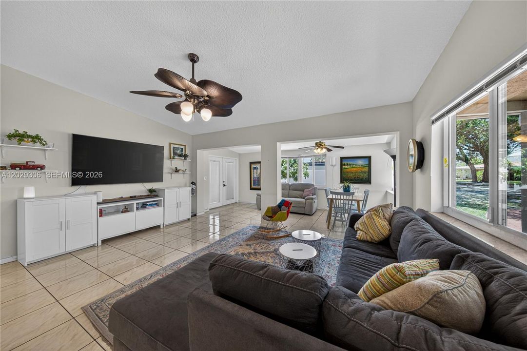 For Rent: $4,200 (3 beds, 3 baths, 1516 Square Feet)