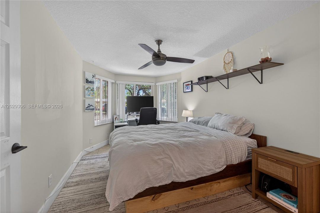 For Rent: $4,200 (3 beds, 3 baths, 1516 Square Feet)