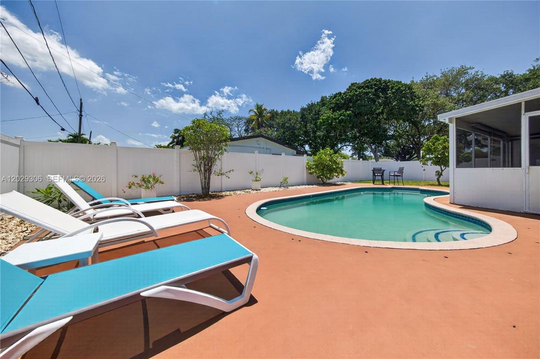 For Rent: $4,200 (3 beds, 3 baths, 1516 Square Feet)