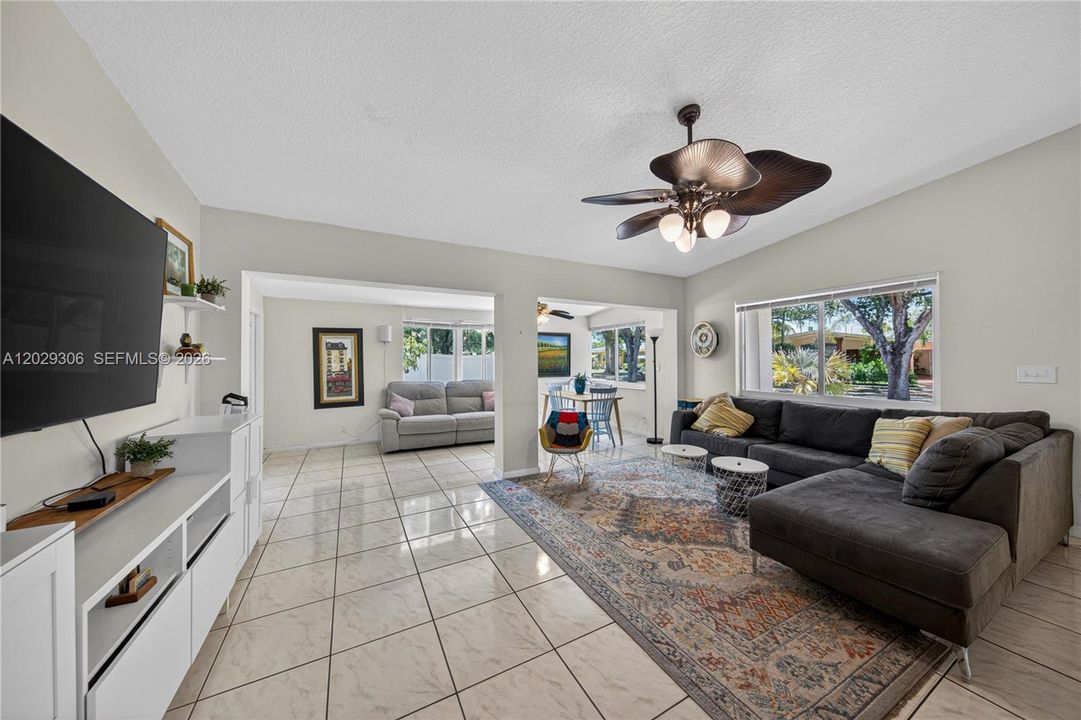 For Rent: $4,200 (3 beds, 3 baths, 1516 Square Feet)