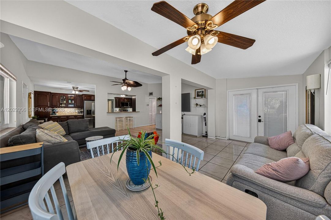 For Rent: $4,200 (3 beds, 3 baths, 1516 Square Feet)