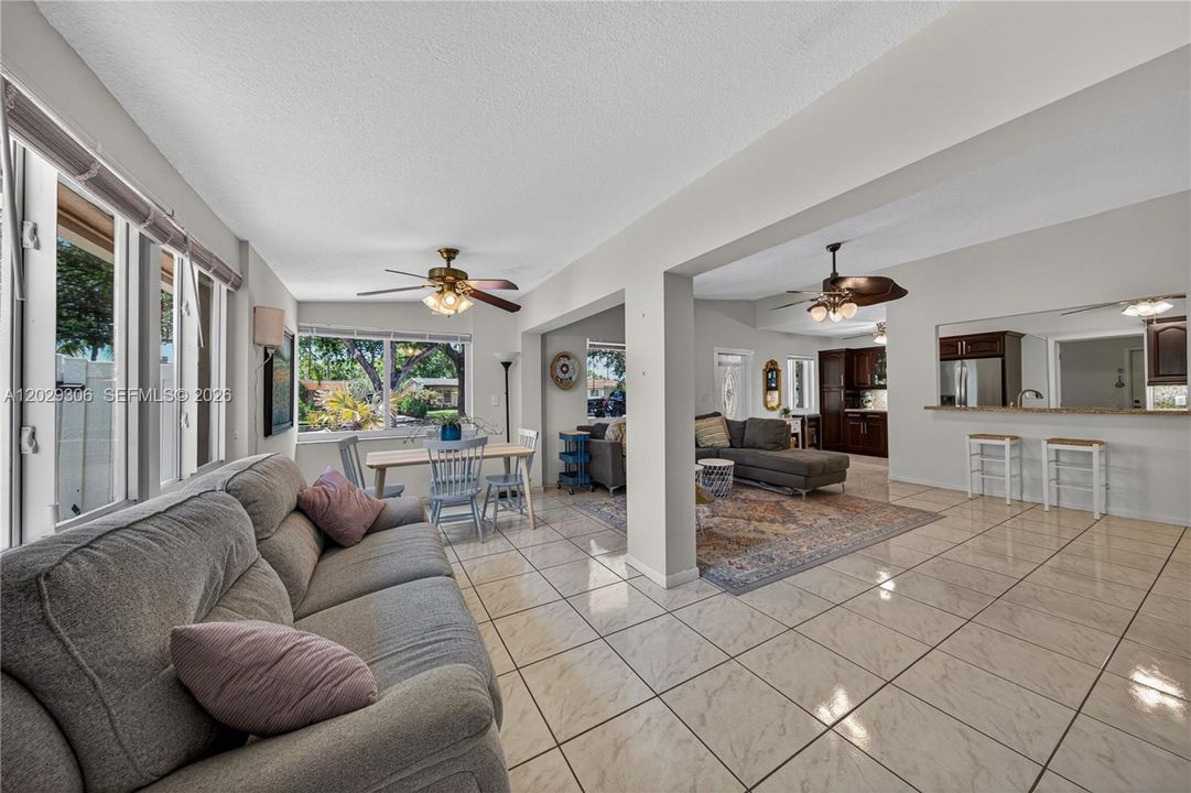 For Rent: $4,200 (3 beds, 3 baths, 1516 Square Feet)