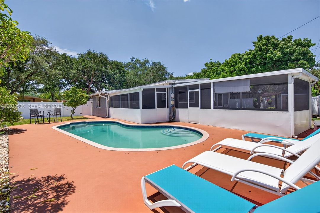 For Rent: $4,200 (3 beds, 3 baths, 1516 Square Feet)