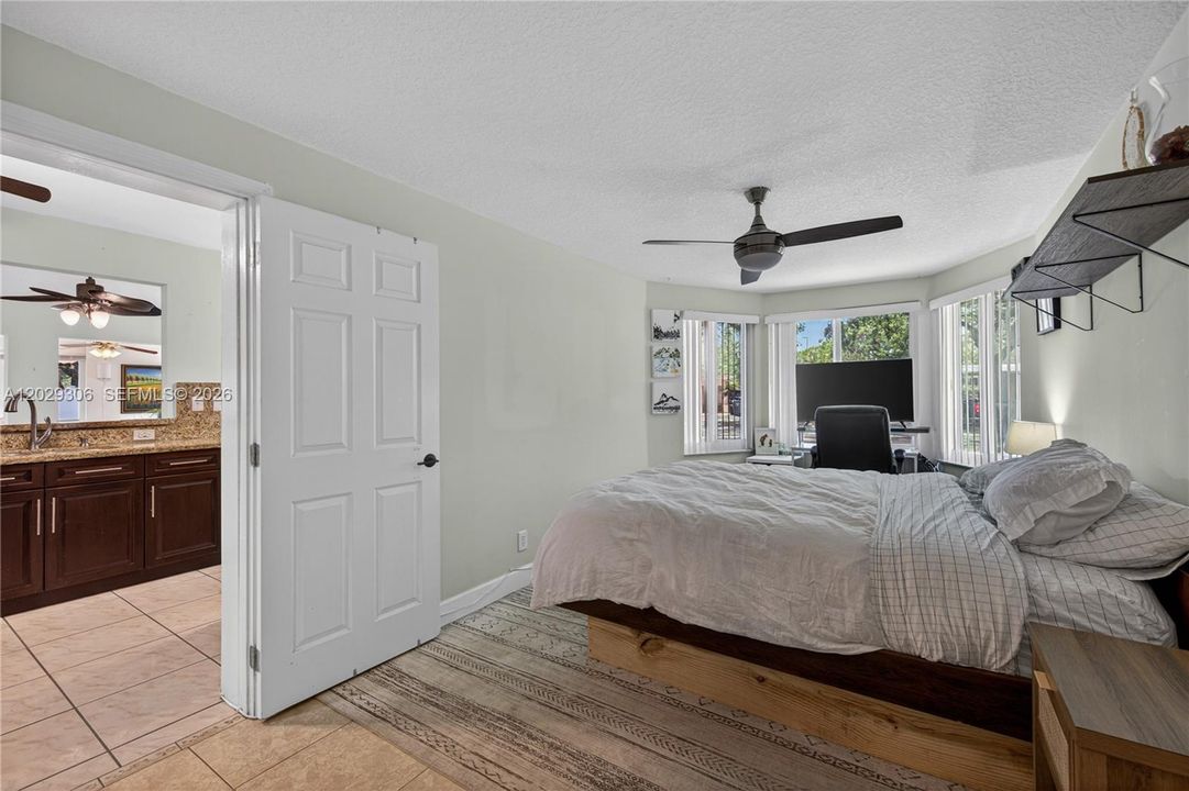 For Rent: $4,200 (3 beds, 3 baths, 1516 Square Feet)