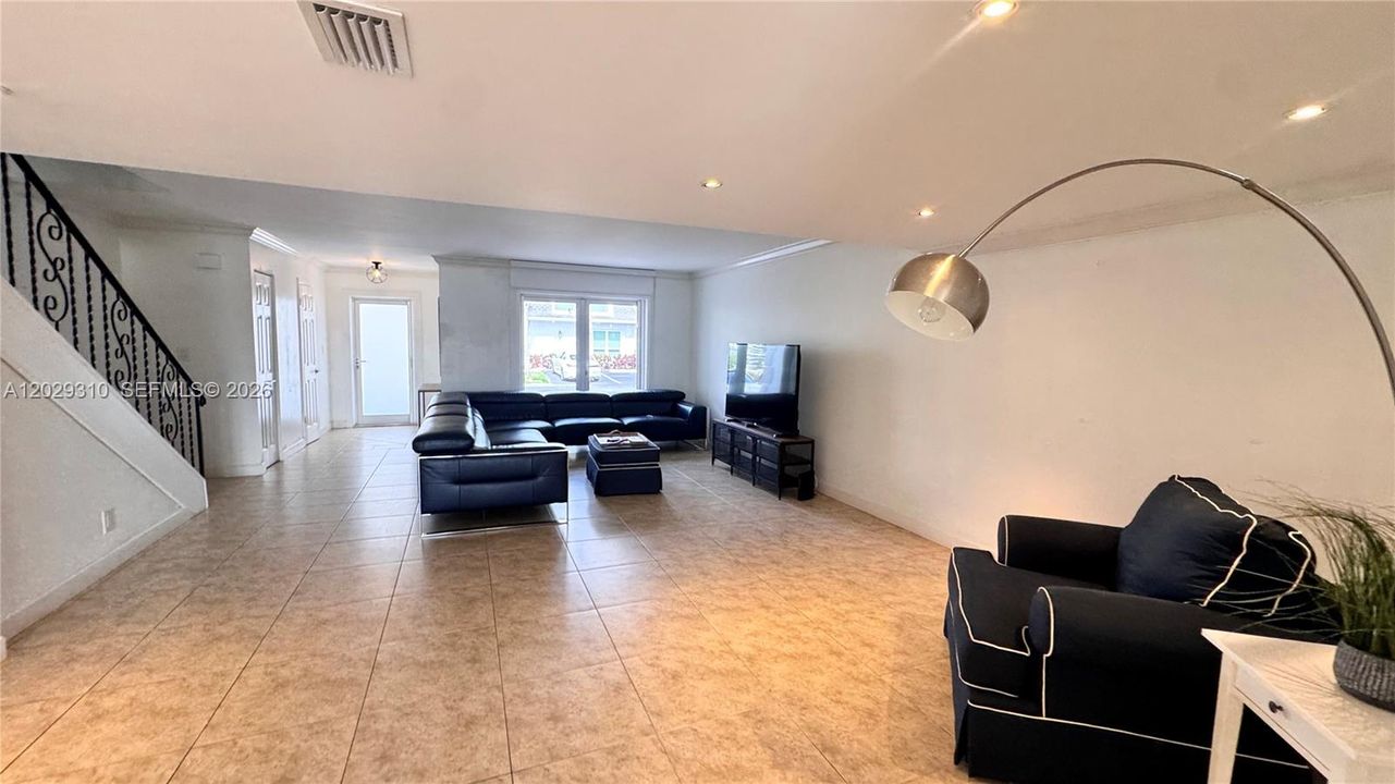 Activo con contrato: $485,000 (2 camas, 2 baños, 1798 Pies cuadrados)