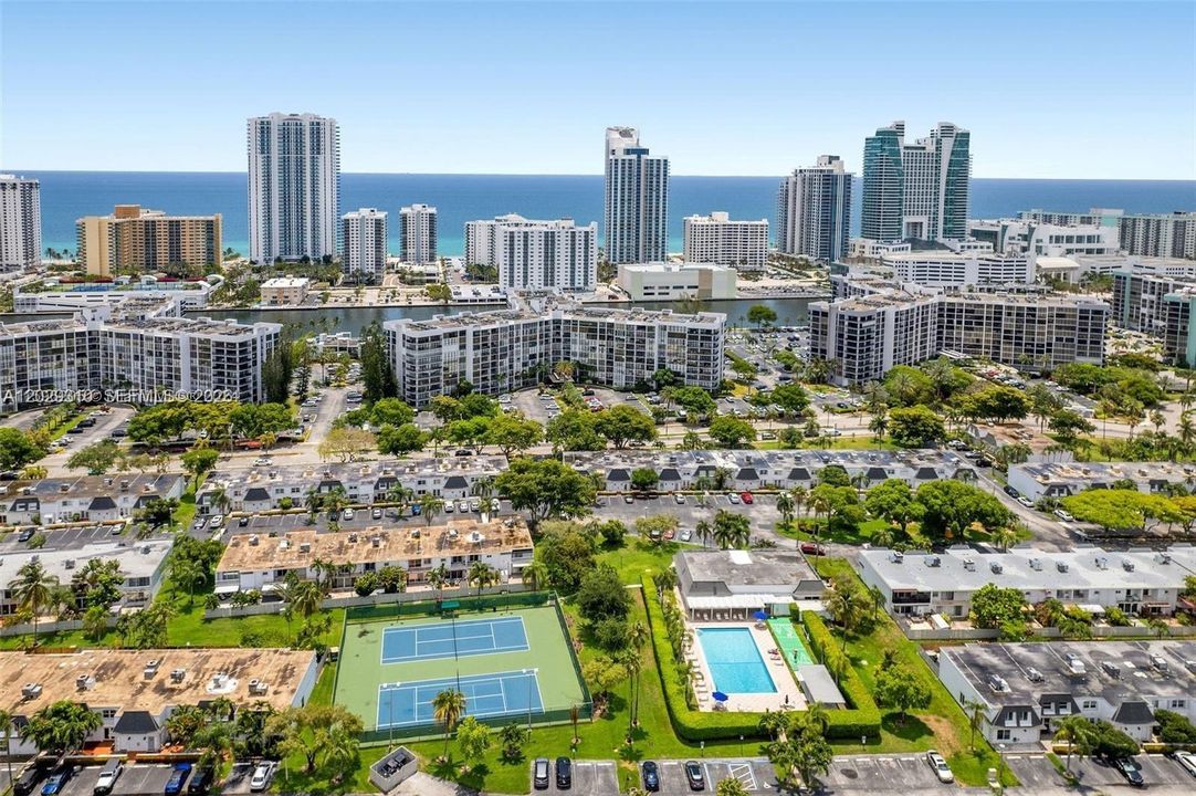 На продажу: $485,000 (2 спален, 2 ванн, 1798 Квадратных фут)