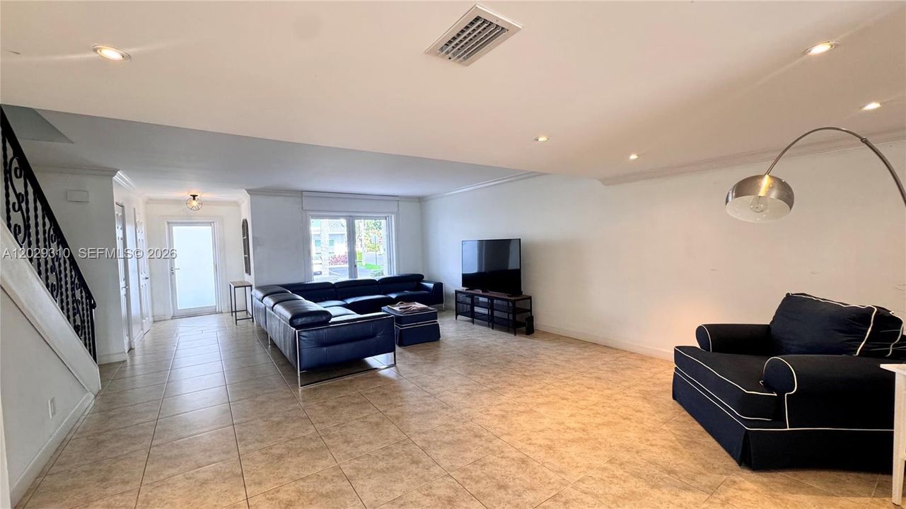 Activo con contrato: $485,000 (2 camas, 2 baños, 1798 Pies cuadrados)