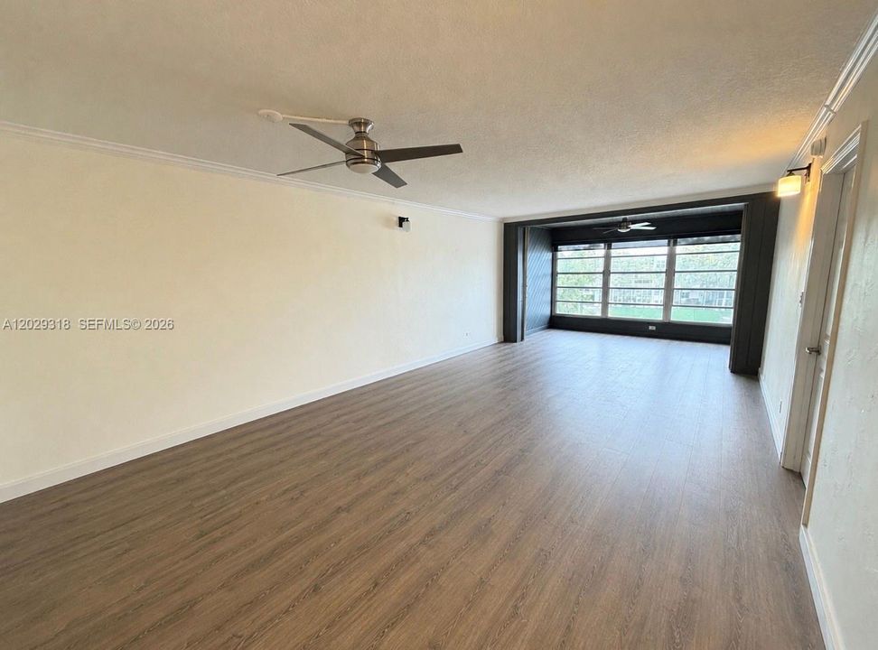 Activo con contrato: $2,050 (2 camas, 2 baños, 1100 Pies cuadrados)