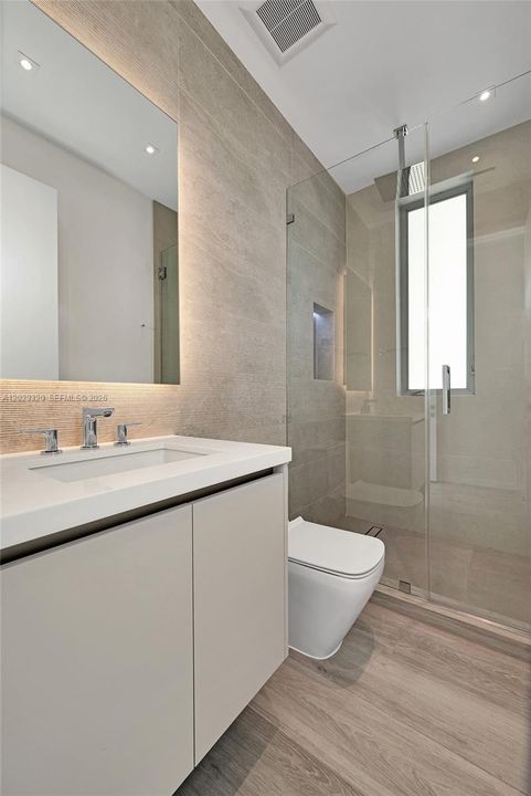 For Sale: $7,850,000 (6 beds, 6 baths, 5350 Square Feet)