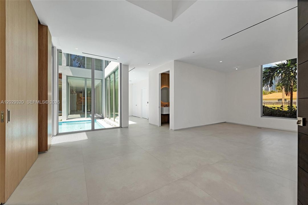 For Sale: $7,850,000 (6 beds, 6 baths, 5350 Square Feet)