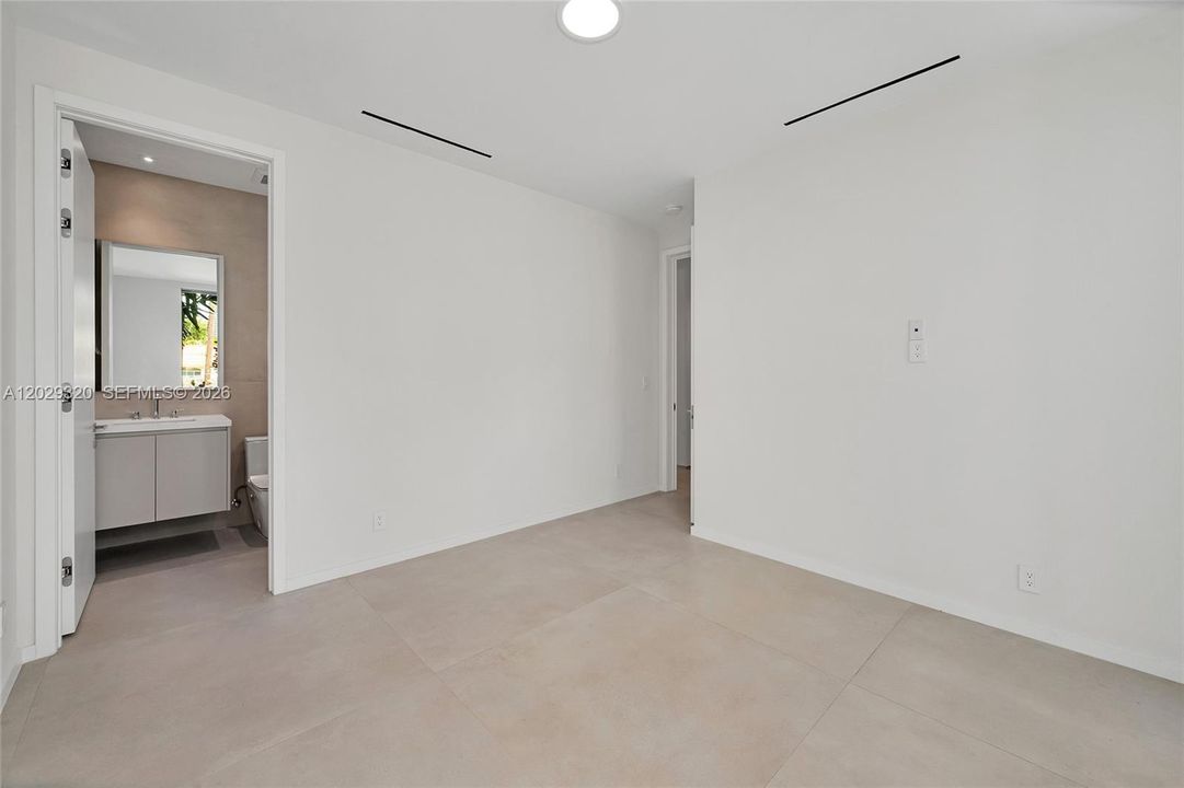For Sale: $7,850,000 (6 beds, 6 baths, 5350 Square Feet)