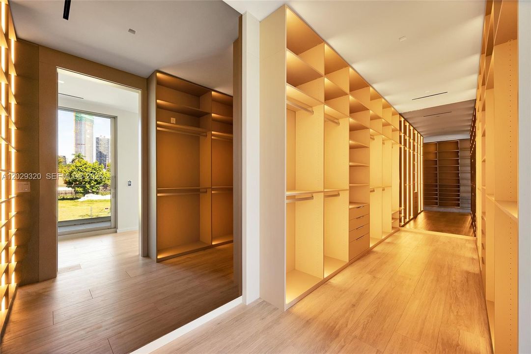 For Sale: $7,850,000 (6 beds, 6 baths, 5350 Square Feet)