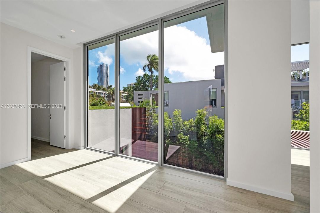 For Sale: $7,850,000 (6 beds, 6 baths, 5350 Square Feet)