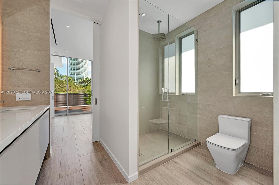 For Sale: $7,850,000 (6 beds, 6 baths, 5350 Square Feet)