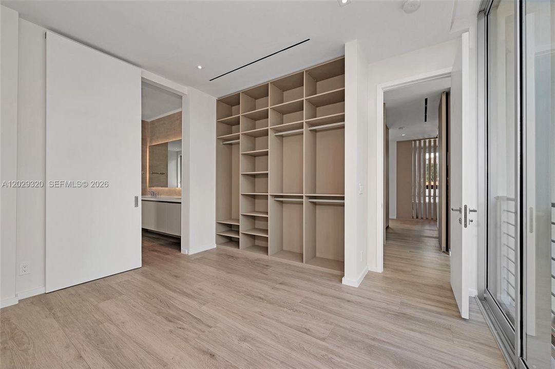 For Sale: $7,850,000 (6 beds, 6 baths, 5350 Square Feet)