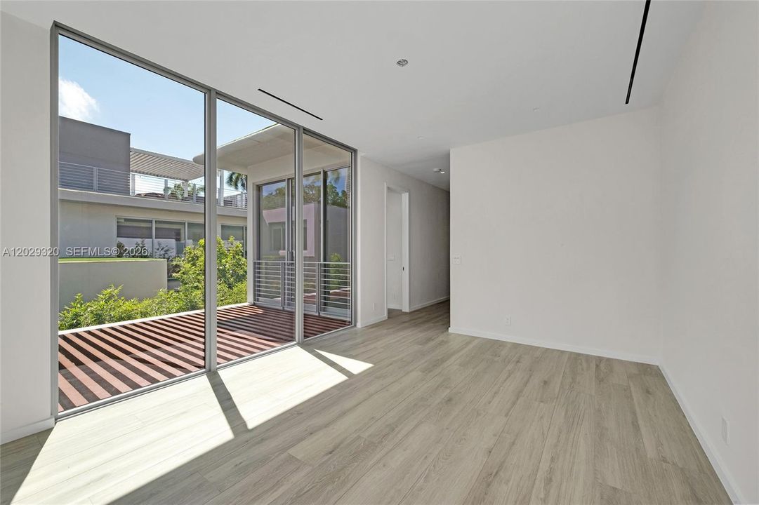 For Sale: $7,850,000 (6 beds, 6 baths, 5350 Square Feet)