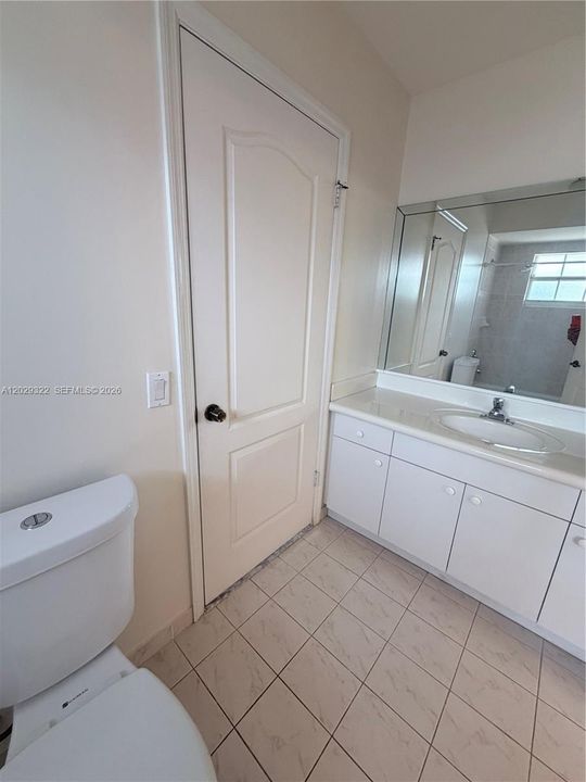 Под контрактом: $759,000 (4 спален, 3 ванн, 1908 Квадратных фут)