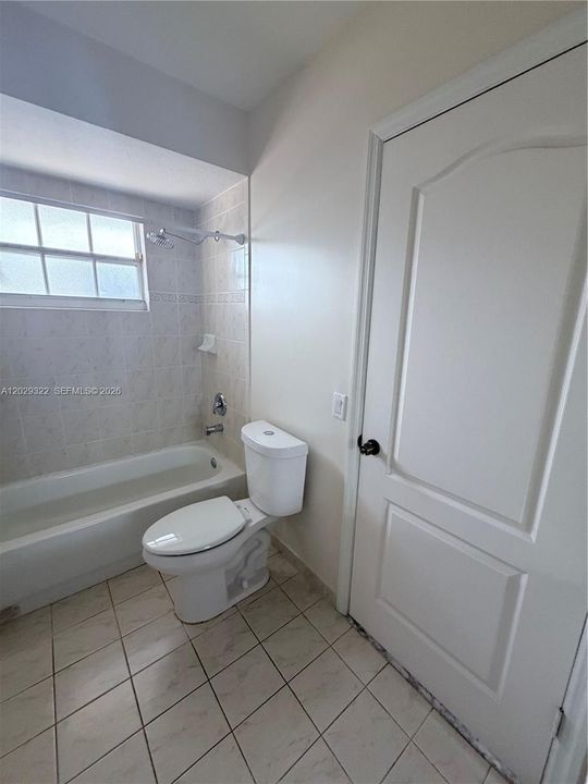 Под контрактом: $759,000 (4 спален, 3 ванн, 1908 Квадратных фут)