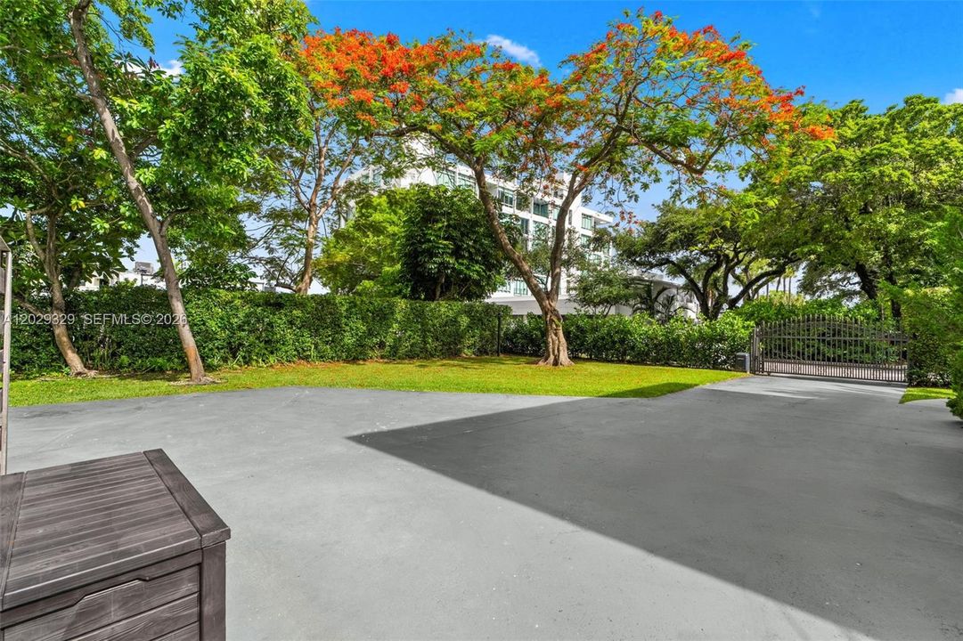 For Sale: $2,450,000 (4 beds, 3 baths, 2730 Square Feet)