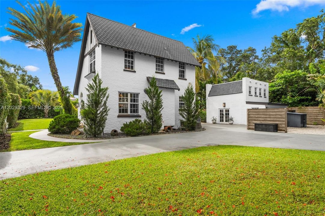 For Sale: $2,450,000 (4 beds, 3 baths, 2730 Square Feet)