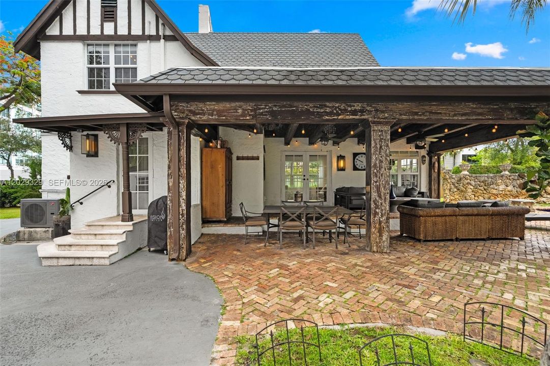 For Sale: $2,450,000 (4 beds, 3 baths, 2730 Square Feet)