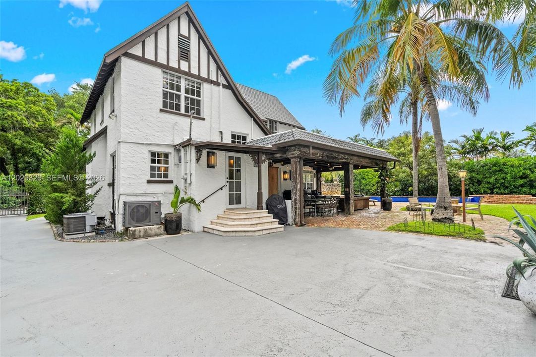 For Sale: $2,450,000 (4 beds, 3 baths, 2730 Square Feet)