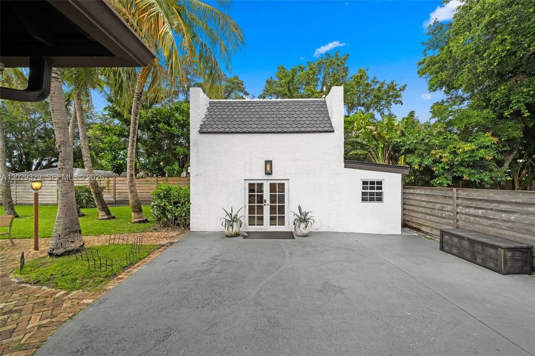 For Sale: $2,450,000 (4 beds, 3 baths, 2730 Square Feet)