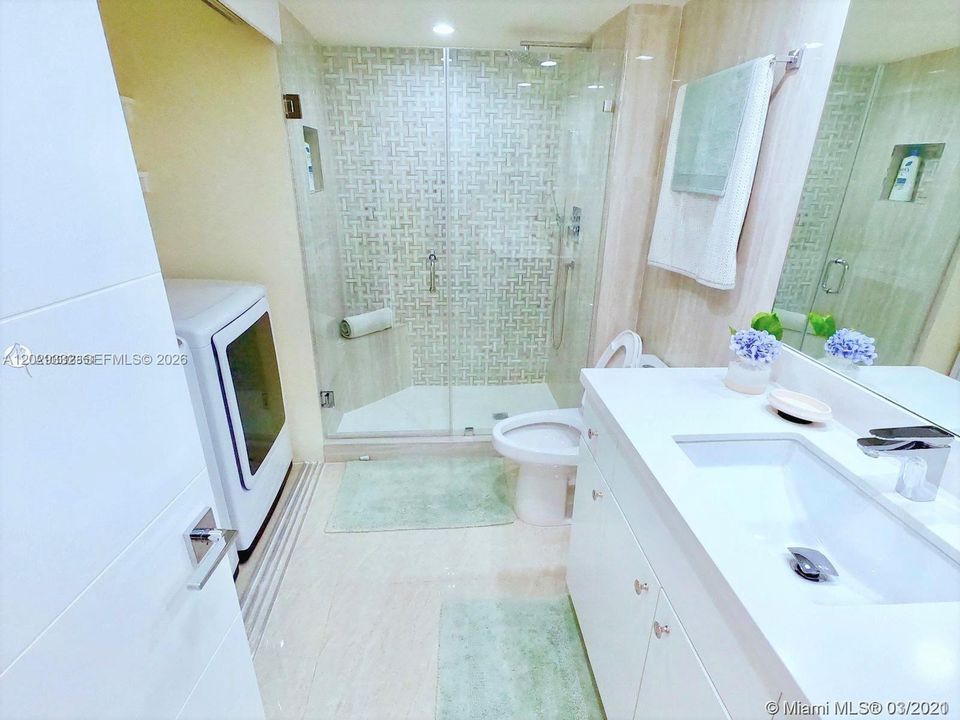 Под контрактом: $5,500 (3 спален, 3 ванн, 1600 Квадратных фут)