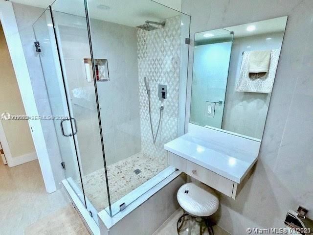 Под контрактом: $5,500 (3 спален, 3 ванн, 1600 Квадратных фут)